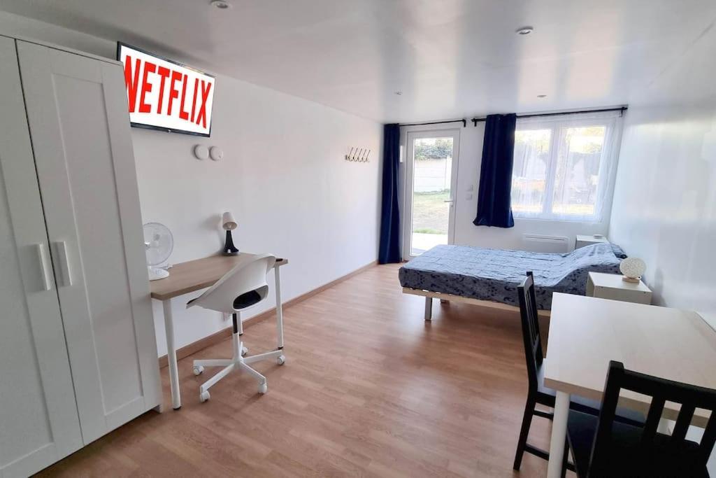 Studio En Rez De Jardin Avec Terrasse Privee - Le Petit Chateau Avesnois - Tv - Wifi - Logement Complet Avesnes-sur-Helpe Exteriör bild