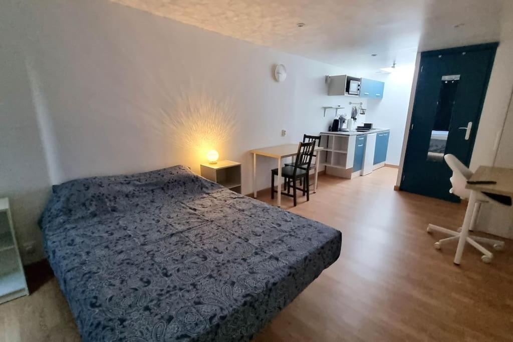 Studio En Rez De Jardin Avec Terrasse Privee - Le Petit Chateau Avesnois - Tv - Wifi - Logement Complet Avesnes-sur-Helpe Exteriör bild