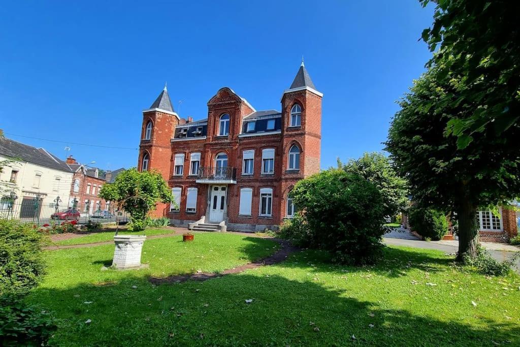 Studio En Rez De Jardin Avec Terrasse Privee - Le Petit Chateau Avesnois - Tv - Wifi - Logement Complet Avesnes-sur-Helpe Exteriör bild