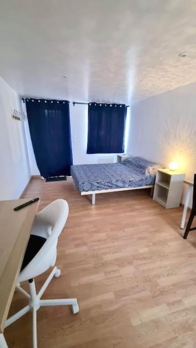 Studio En Rez De Jardin Avec Terrasse Privee - Le Petit Chateau Avesnois - Tv - Wifi - Logement Complet Avesnes-sur-Helpe Exteriör bild